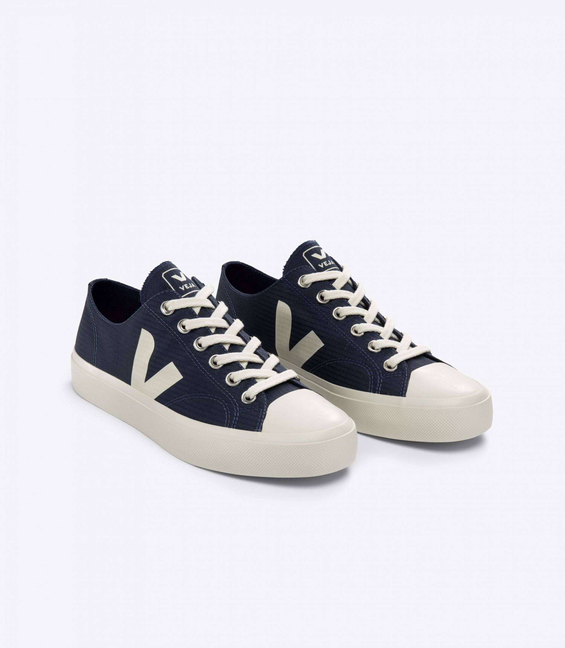 Wata II Low Canvas in Nautico Pierre from Veja