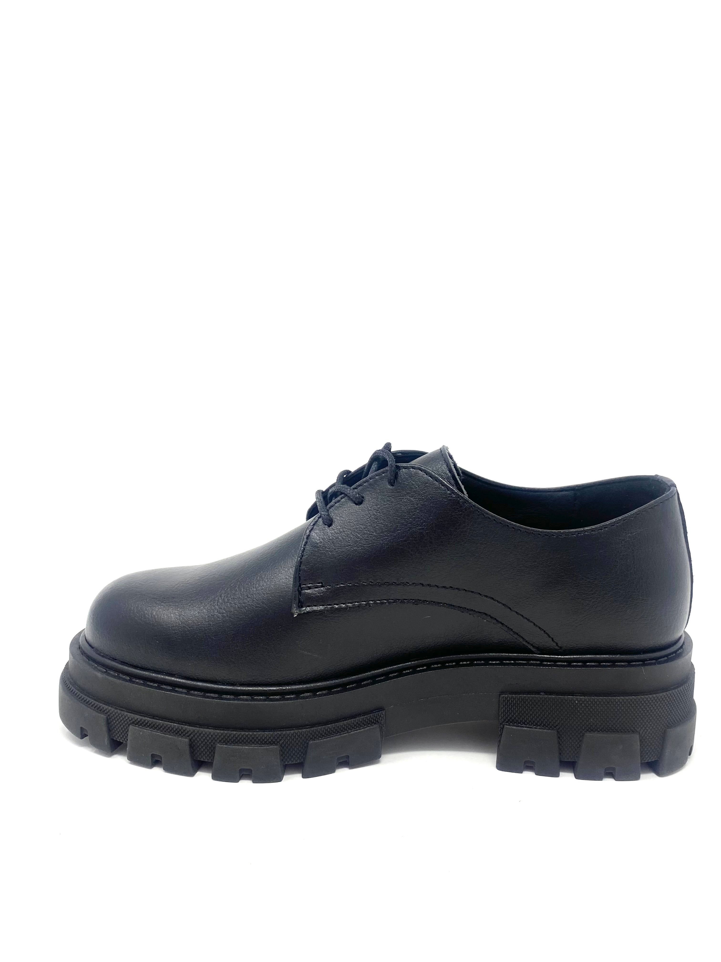 Leila Oxford in Black from Novacas