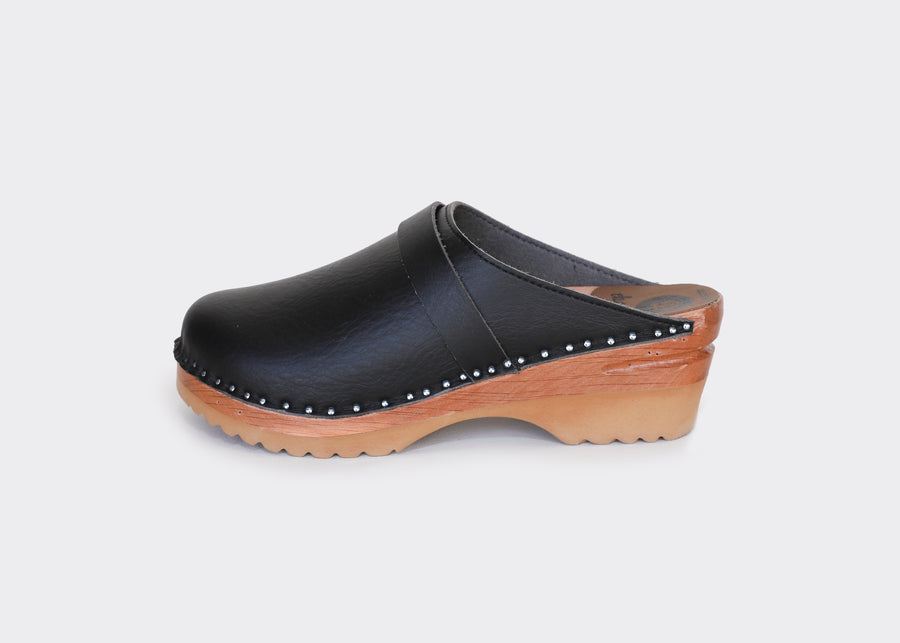 Da Vinci Clog in Black from Good Guys