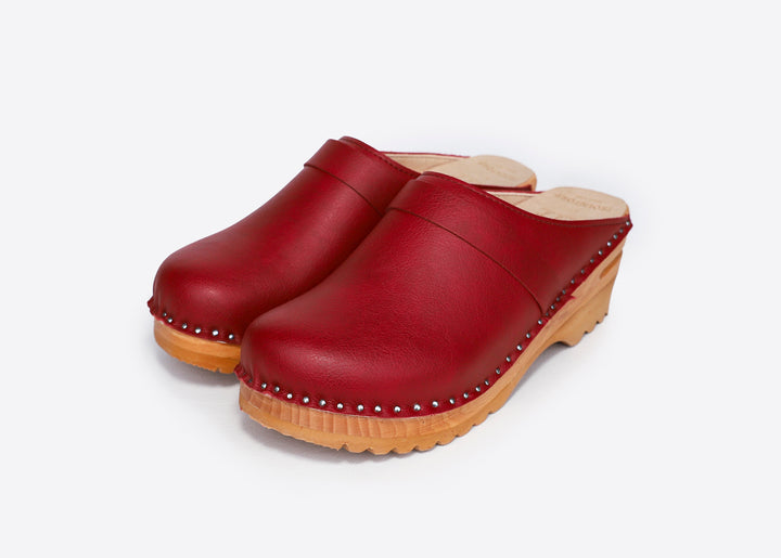 Da Vinci Clog in Red from Good Guys